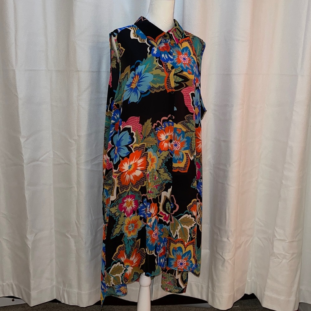 Spence woman Sleeveless Blouse.